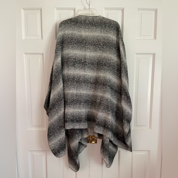TORRID One Size Black White Gray Ombré Ruana Open Poncho - Picture 4 of 5